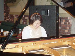 間野田さんの演奏風景