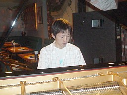 松田さんの演奏風景