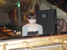 青山さんの演奏風景