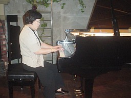 曽根田さんの演奏風景