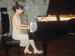 勝又さんの演奏風景