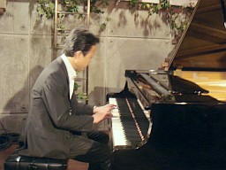 井口さんの演奏風景