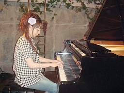 石島さんの演奏風景