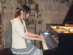 前澤さんの演奏風景
