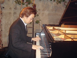 高橋さんの演奏風景