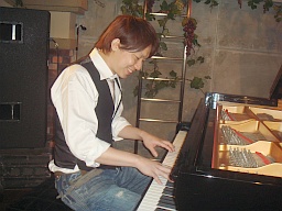 藤井さんの演奏風景