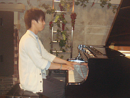 安井さんの演奏風景